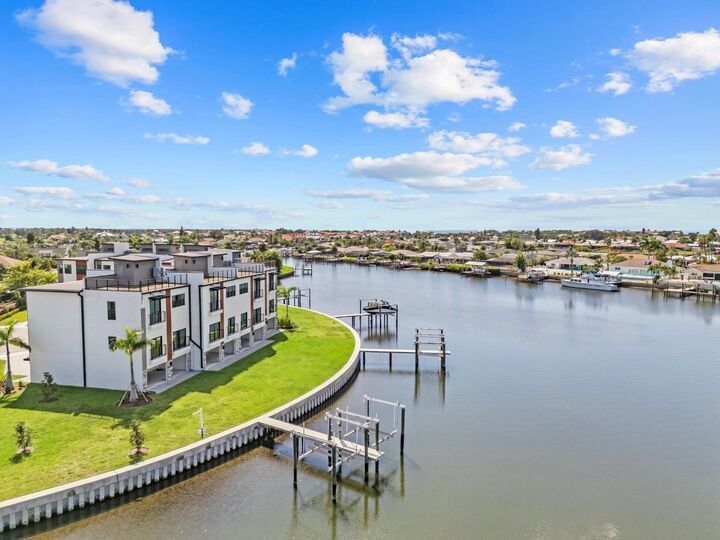 Property Photo:  775 Gran Kaymen Way  FL 33572 