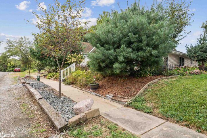 Property Photo:  613 N Garfield Avenue  IA 52601