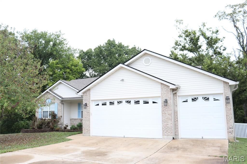 Property Photo:  9904 Lockeport Point  MO 63050 