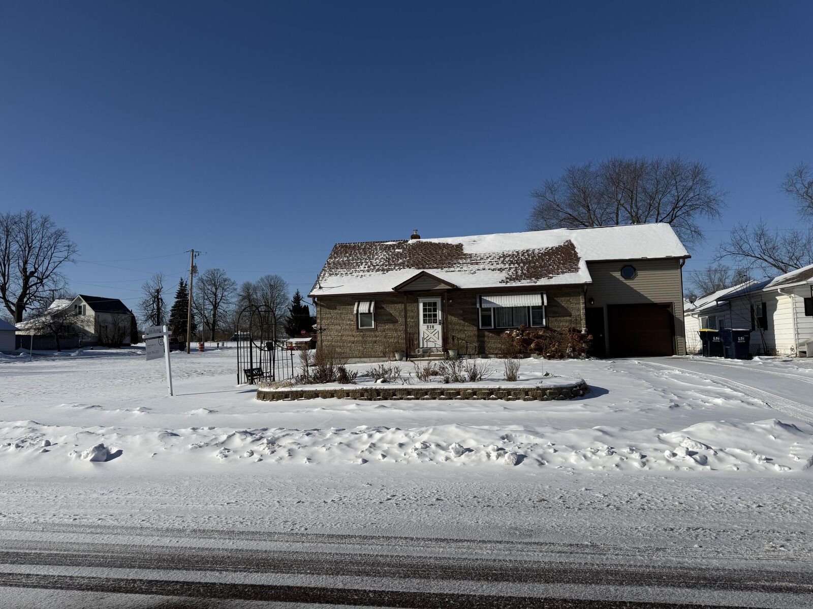 Property Photo: 813 Hickory St - WI 53948