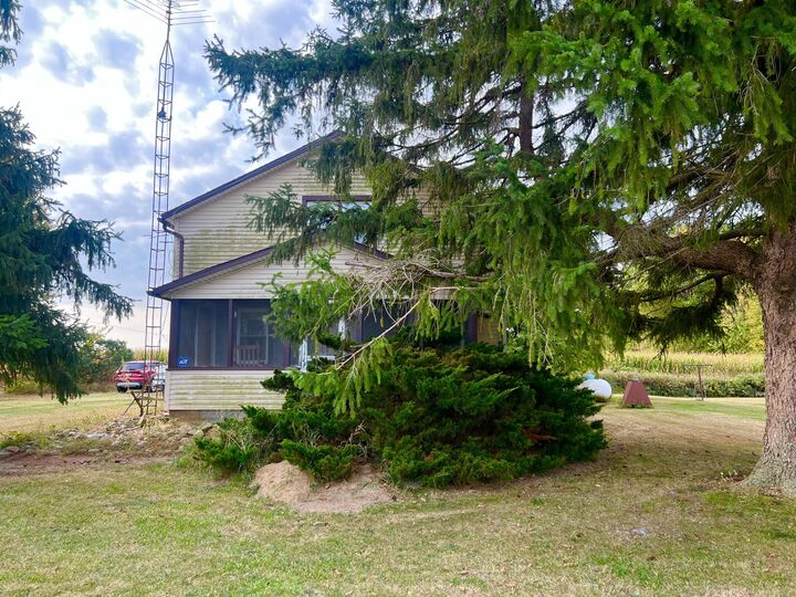 Property Photo:  2261 W Yankee Road  MI 49248 