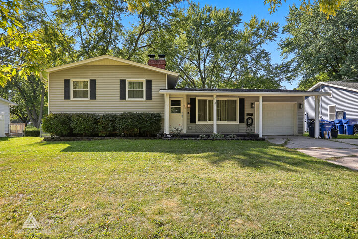 910 Dawn Court  Dekalb IL 60115 photo