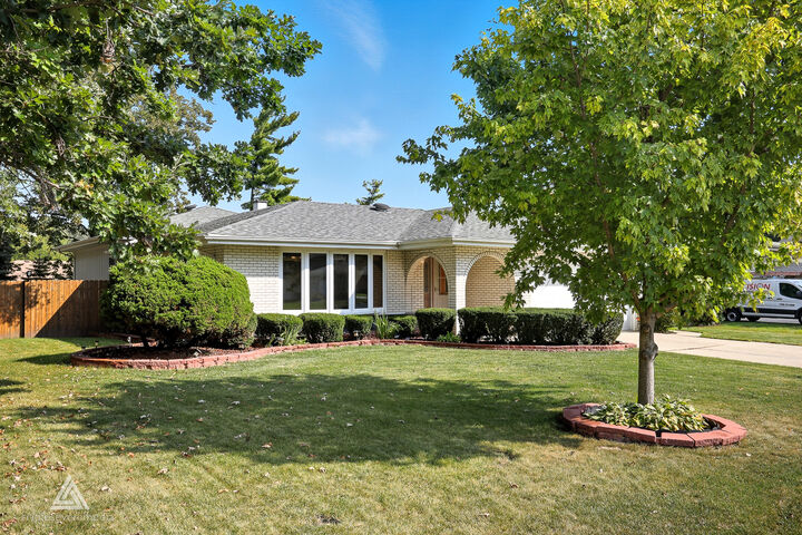 Property Photo:  6224 W Carol Lane  IL 60463 