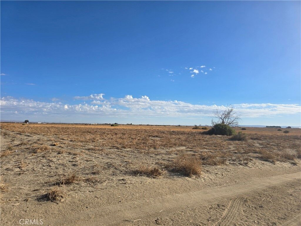 Property Photo:  8 K E Vac/Vic  CA 93535 