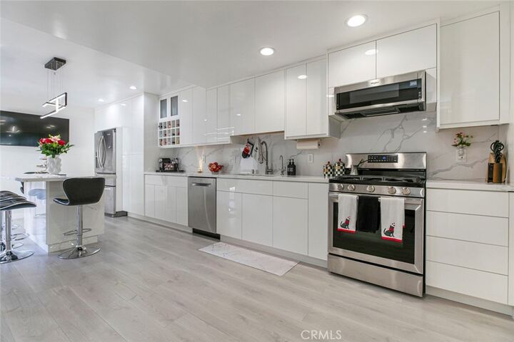 Property Photo:  9024 Willis Avenue 2  CA 91402 