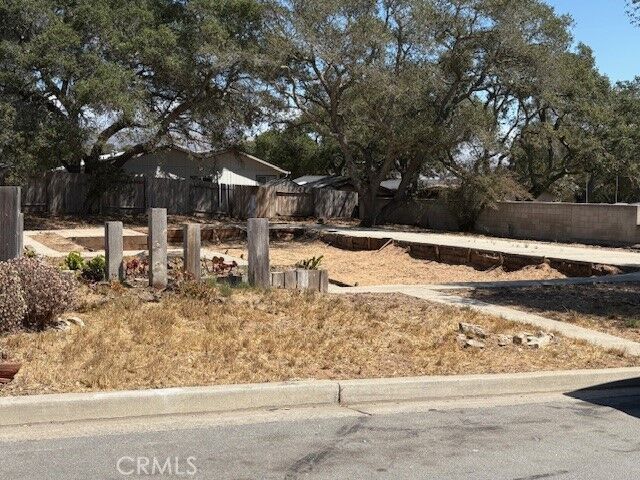 Property Photo:  228 Chaparral  CA 93444 