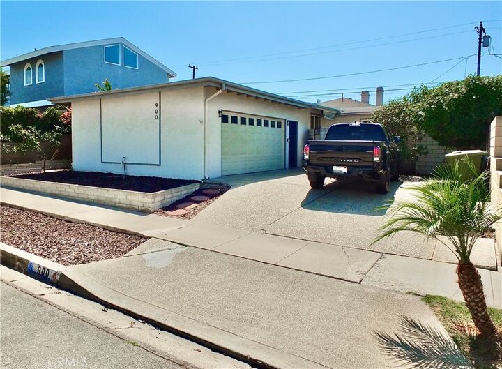 900 N Catalina Avenue  Seal Beach CA 90740 photo