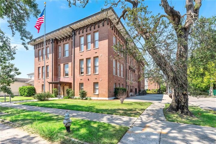 Property Photo: 3601 Camp Street 101 LA 70115