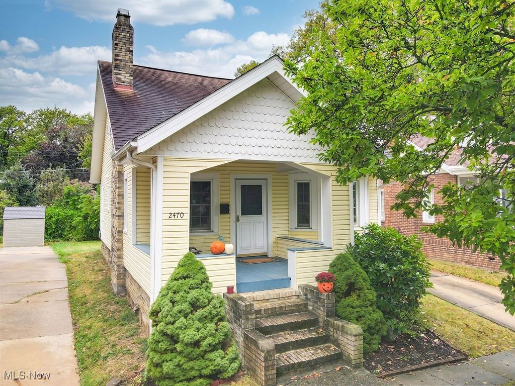 Property Photo: 2470 Whitelaw Street OH 44221