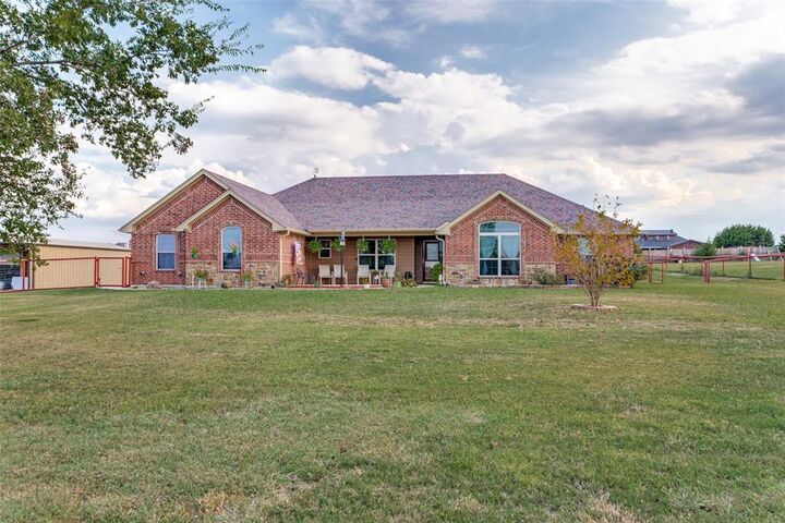 Property Photo: 143 Gibson Lane TX 76088