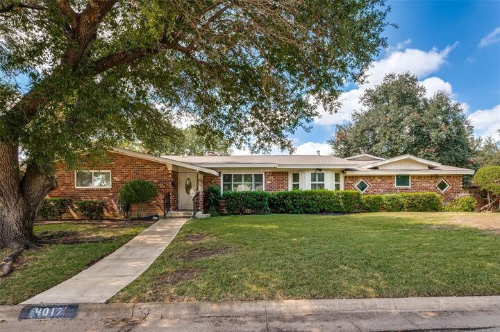 Property Photo: 4017 Emerald Oaks Drive TX 76117