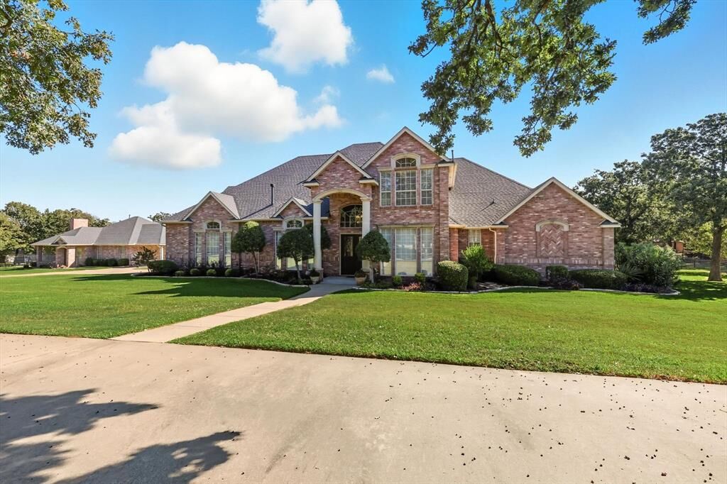 Property Photo:  105 Enchanted Court N  TX 76028 