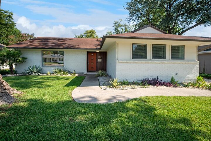 Property Photo: 7325 Rutgers Drive TX 75214