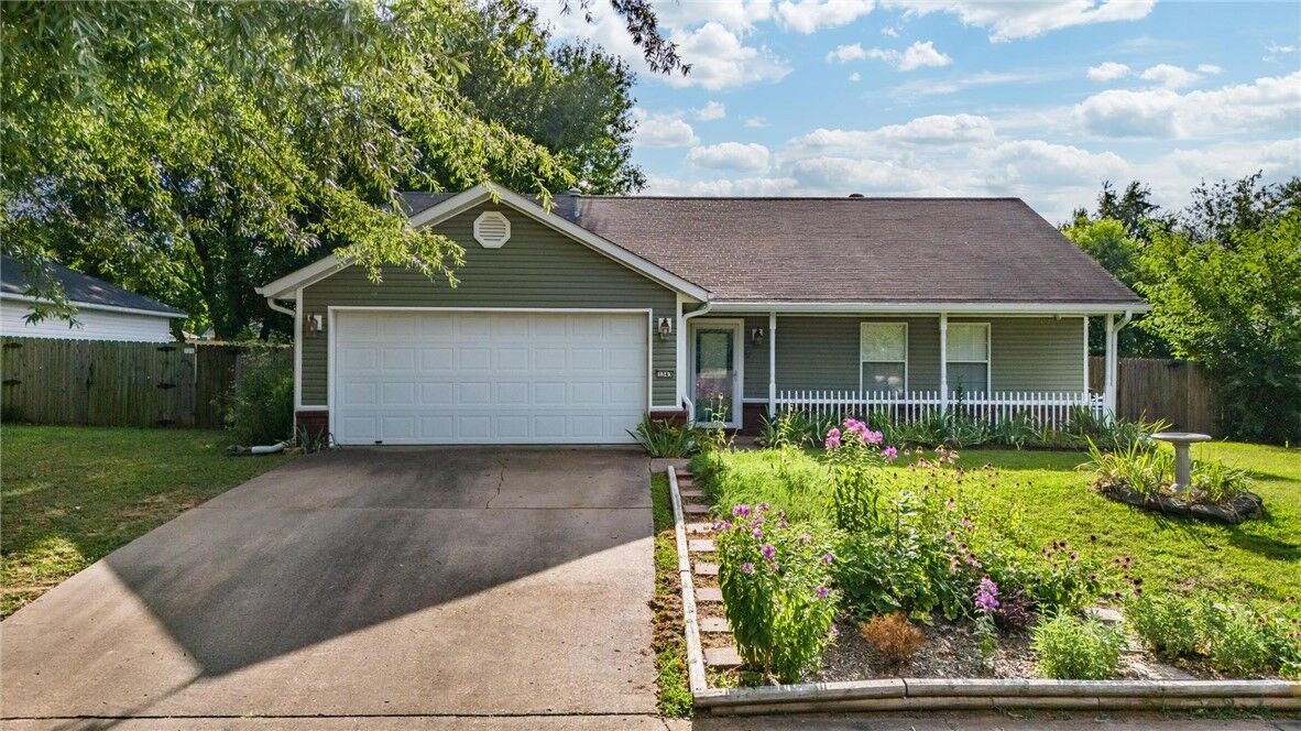 Property Photo: 1343 N Caddo Avenue AR 72704