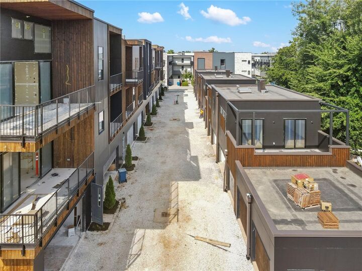 Property Photo:  319 SE Market Alley 202  AR 72712