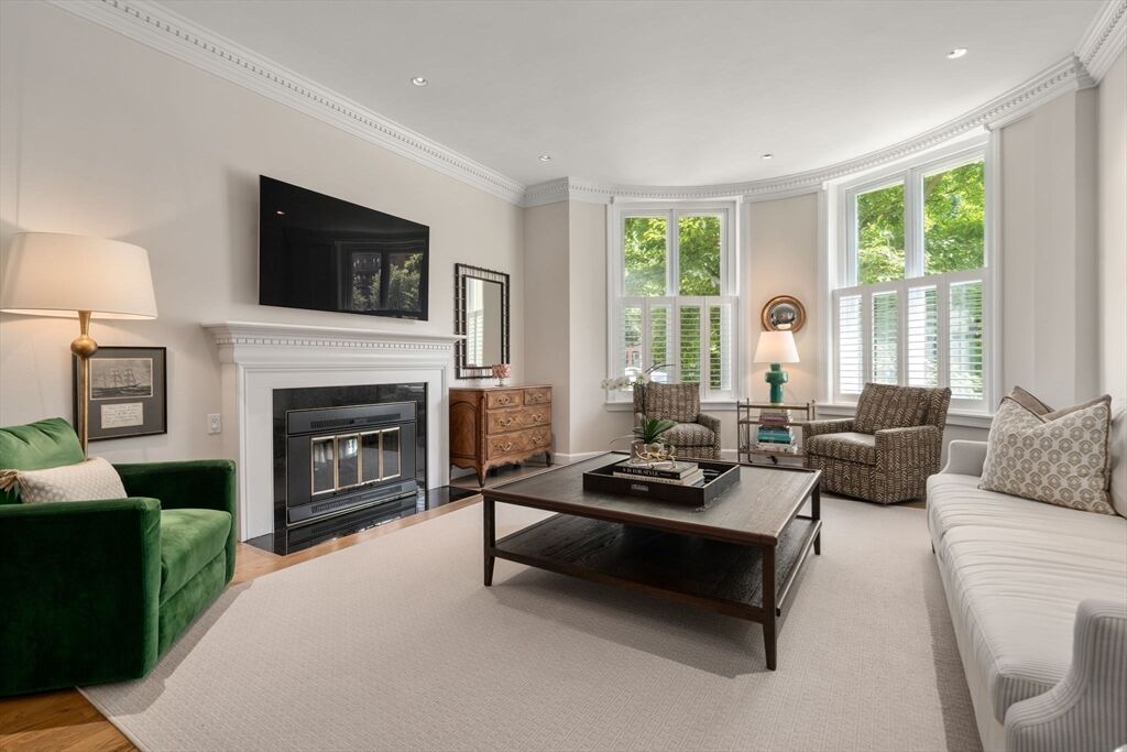 Property Photo:  333 Commonwealth Avenue 3  MA 02115 