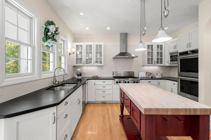 Property Photo:  165 Thorndike St  MA 01827 