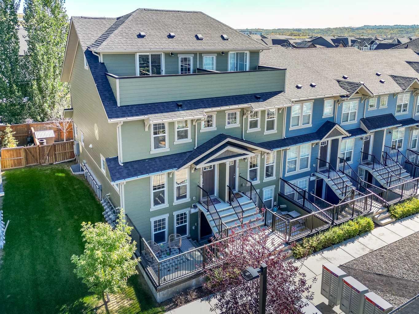 Property Photo:  130 Cranbrook Square SE  AB T3M 3E3 