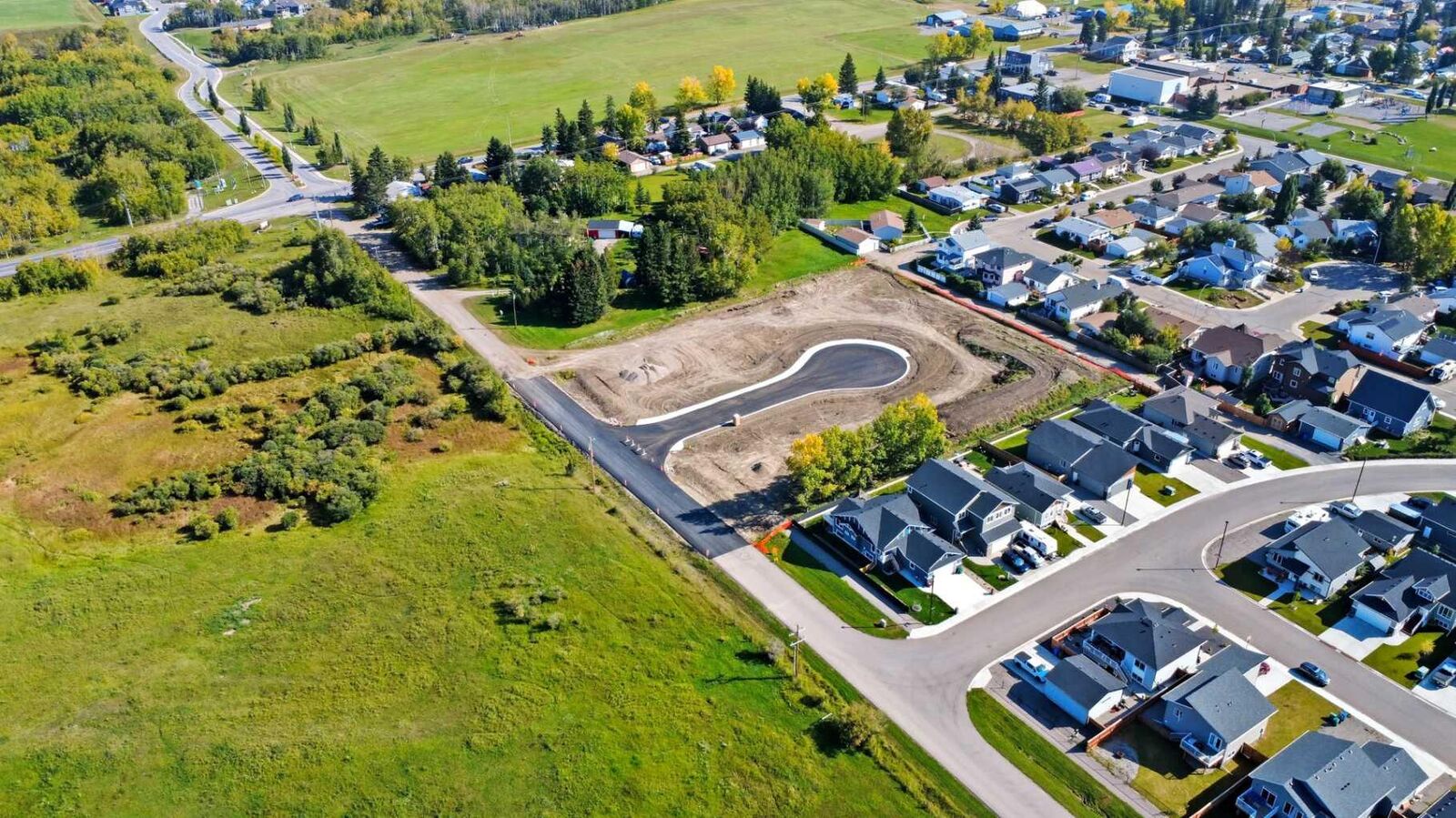 Property Photo: 8 Dunham Court NW AB T0L 2A0