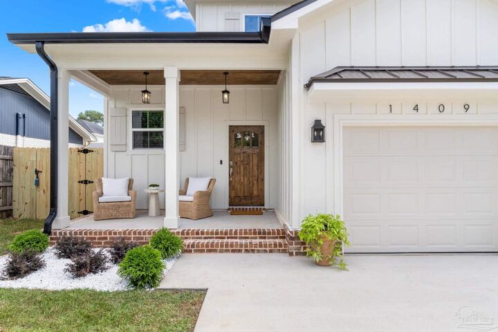 Property Photo:  1409 E Leonard St  FL 32503