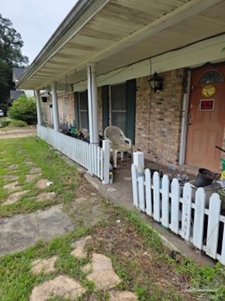 Property Photo:  6869 Devonshire Cir  FL 32506 