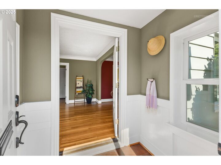 Property Photo:  3603 SE Stark St  OR 97214 