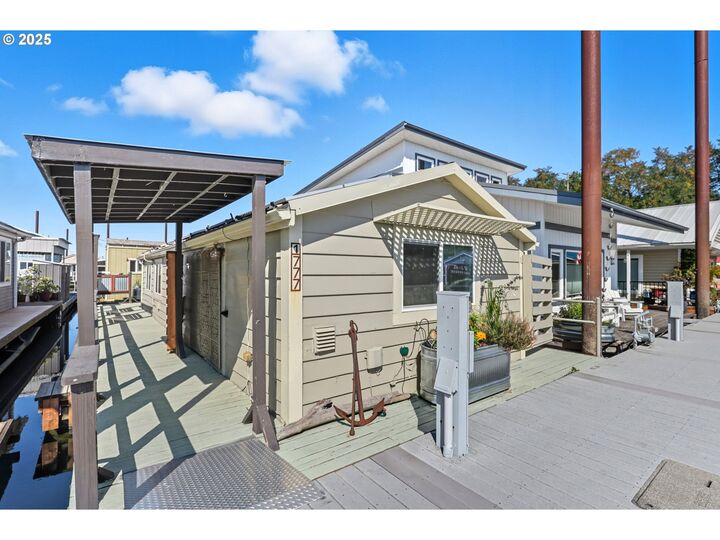 Property Photo:  1777 N Jantzen Ave  OR 97217 