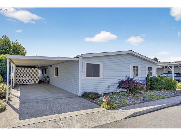 Property Photo: 17401 SE 39th St 165 WA 98683