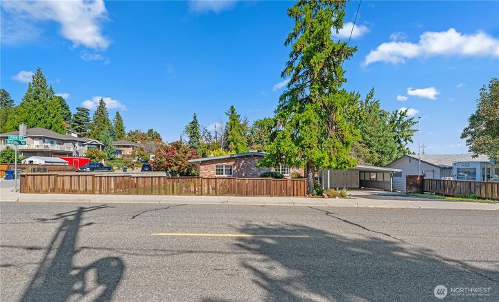 Property Photo:  2308  5th Street  WA 98801 