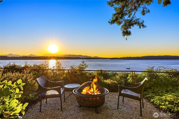 Property Photo:  12145  Arrow Point Loop NE  WA 98110 
