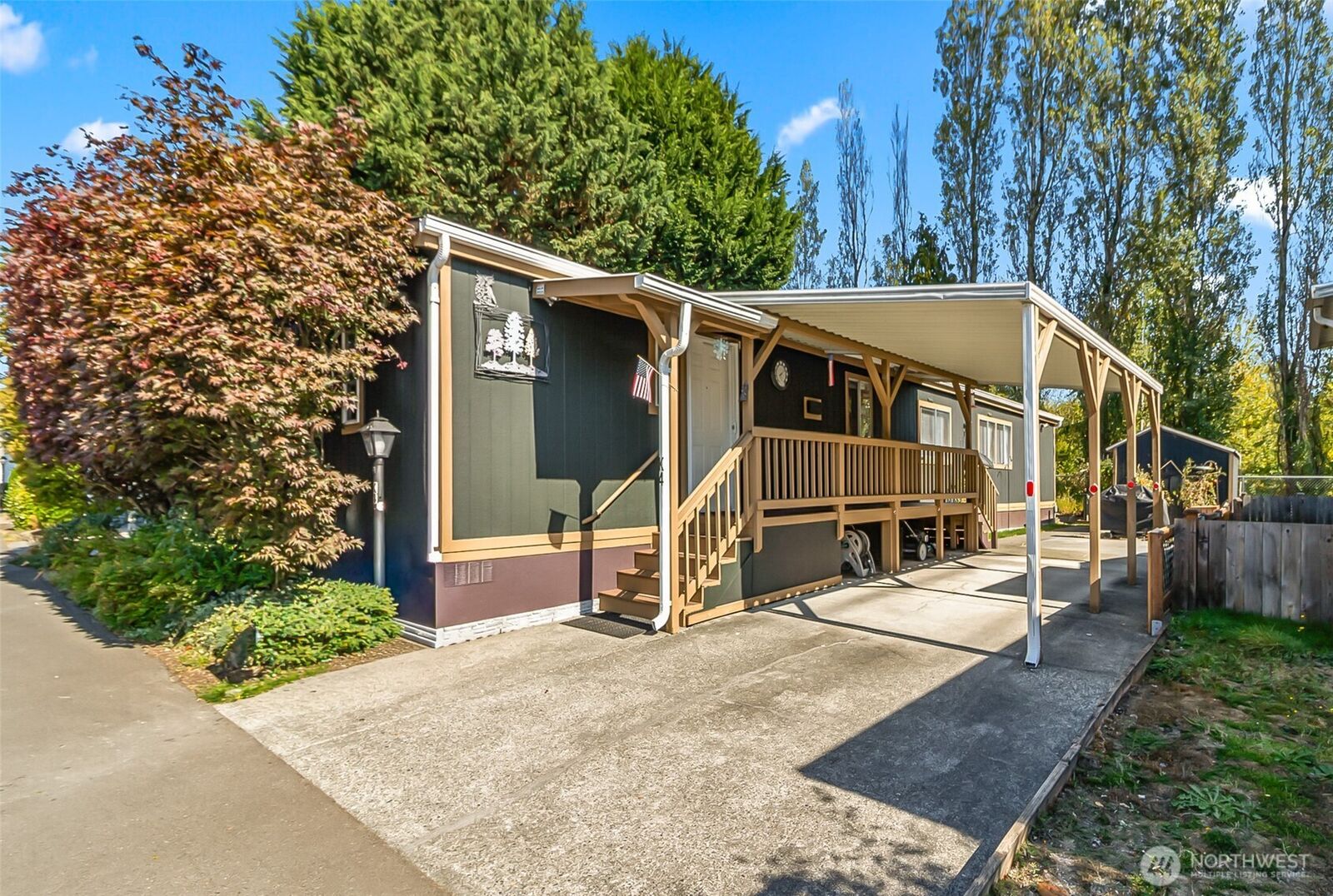 Property Photo: 415 Lakeview Road K4 WA 98087