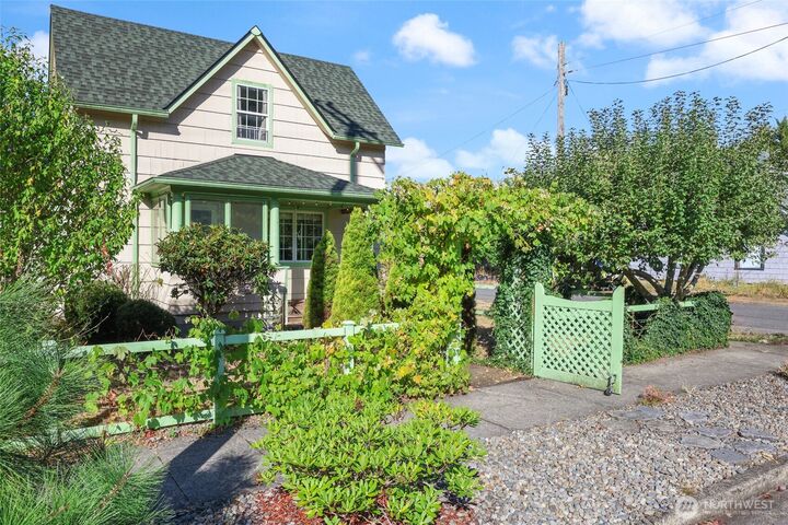 Property Photo:  429 N Buckner Street  WA 98531 