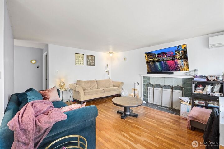 Property Photo: 327 24th Avenue E WA 98112