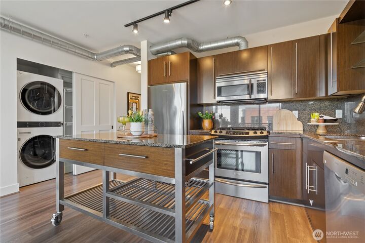 Property Photo:  530  Broadway  E 606  WA 98102 