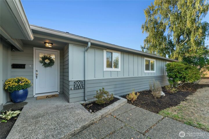 Property Photo:  1142 N Skyline Drive  WA 98406 