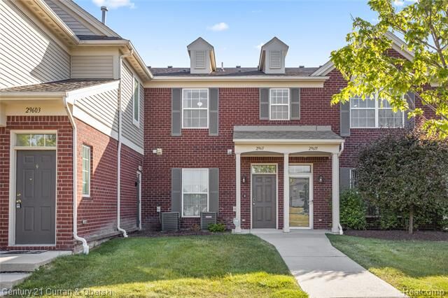 Property Photo: 29611 Fox Run Circle MI 48092