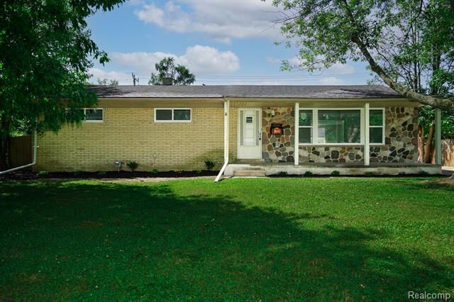 Property Photo:  29140 Candlewood Lane  MI 48076 