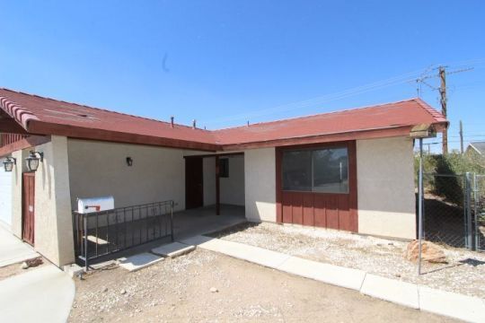 Property Photo: 808 W Atkins CA 93555