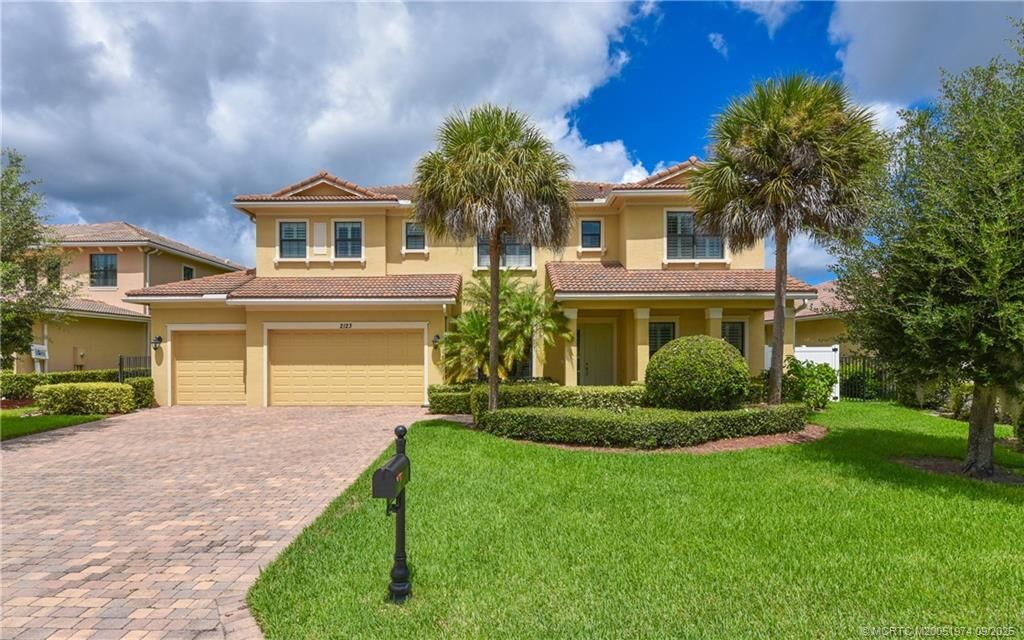 Property Photo: 2123 NW Winterberry Trail FL 34957