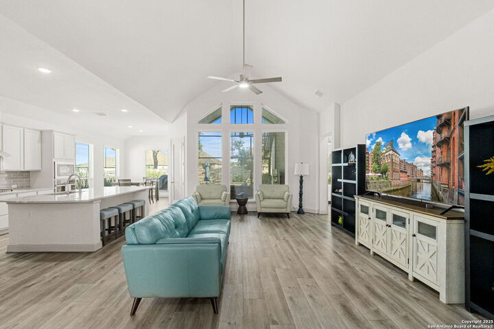 Property Photo:  221 Vamanos  TX 78006 