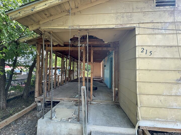 Property Photo:  215 Rehmann  TX 78204 
