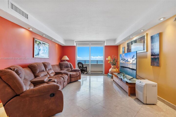 Property Photo:  5555 Collins Ave 10K  FL 33140 