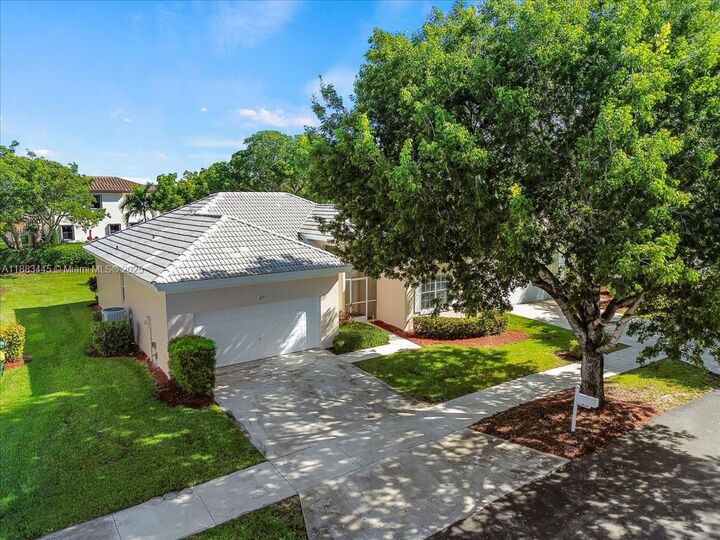 Property Photo:  2675 SE 4th Pl  FL 33033 