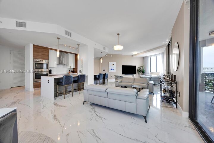 Property Photo:  301 Altara Ave Lph914  FL 33146 