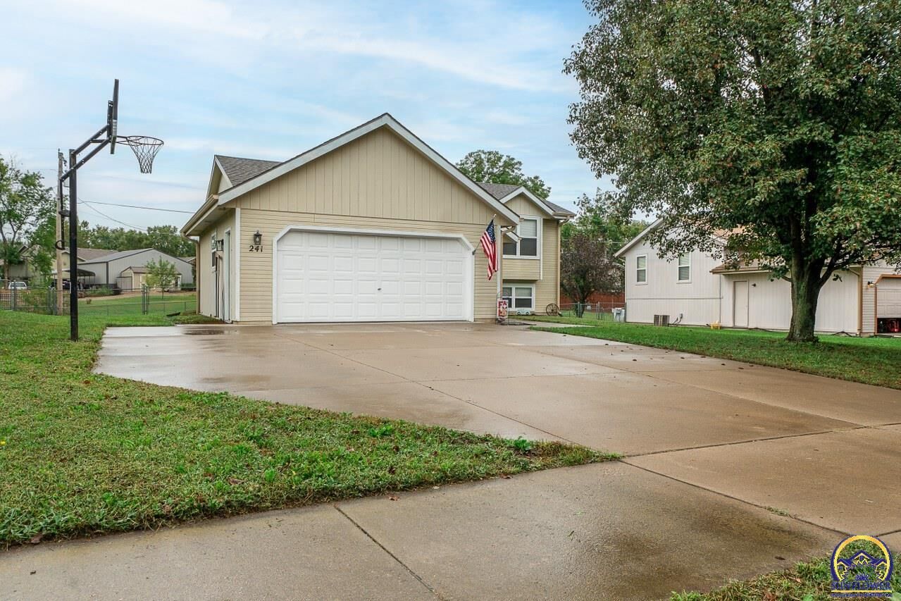 Property Photo:  241 E Park Dr  KS 66402 