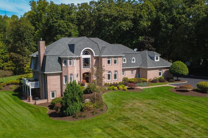 Property Photo:  40 Whispering Hollow Court  CT 06410 