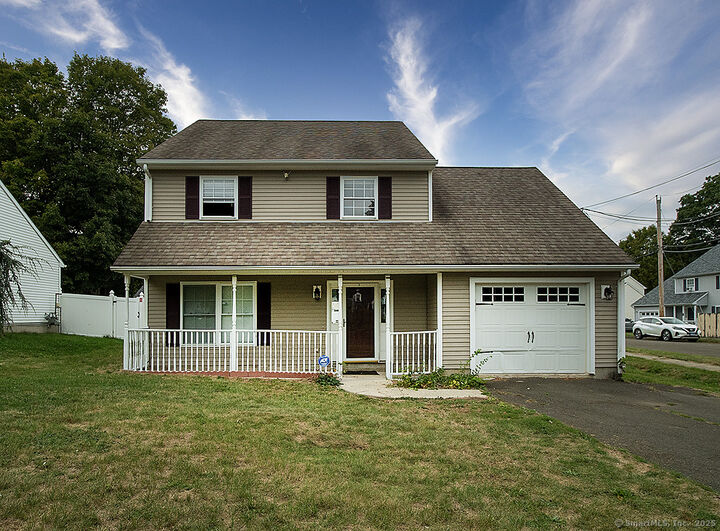 Property Photo:  2 Victoria Court  CT 06514 