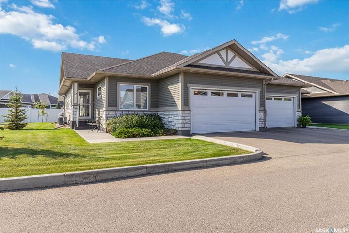 Property Photo:  435 Palmer Crescent 5  SK S0K 4S1 