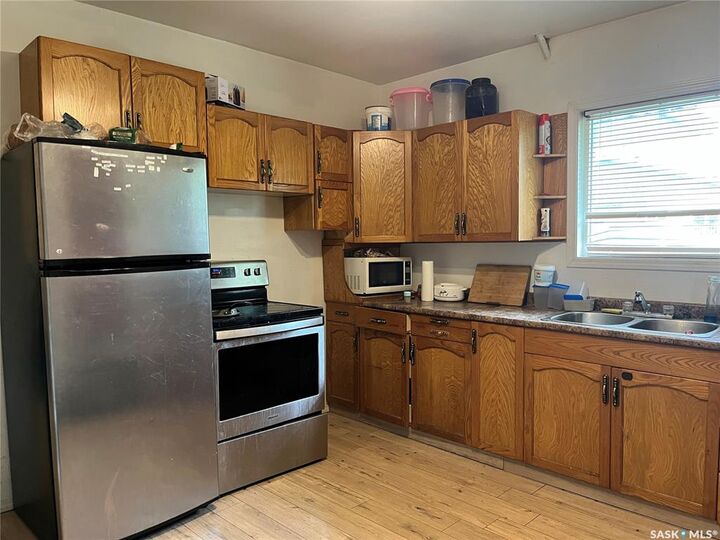 Property Photo:  345 19th Street E  SK S6V 1J8 