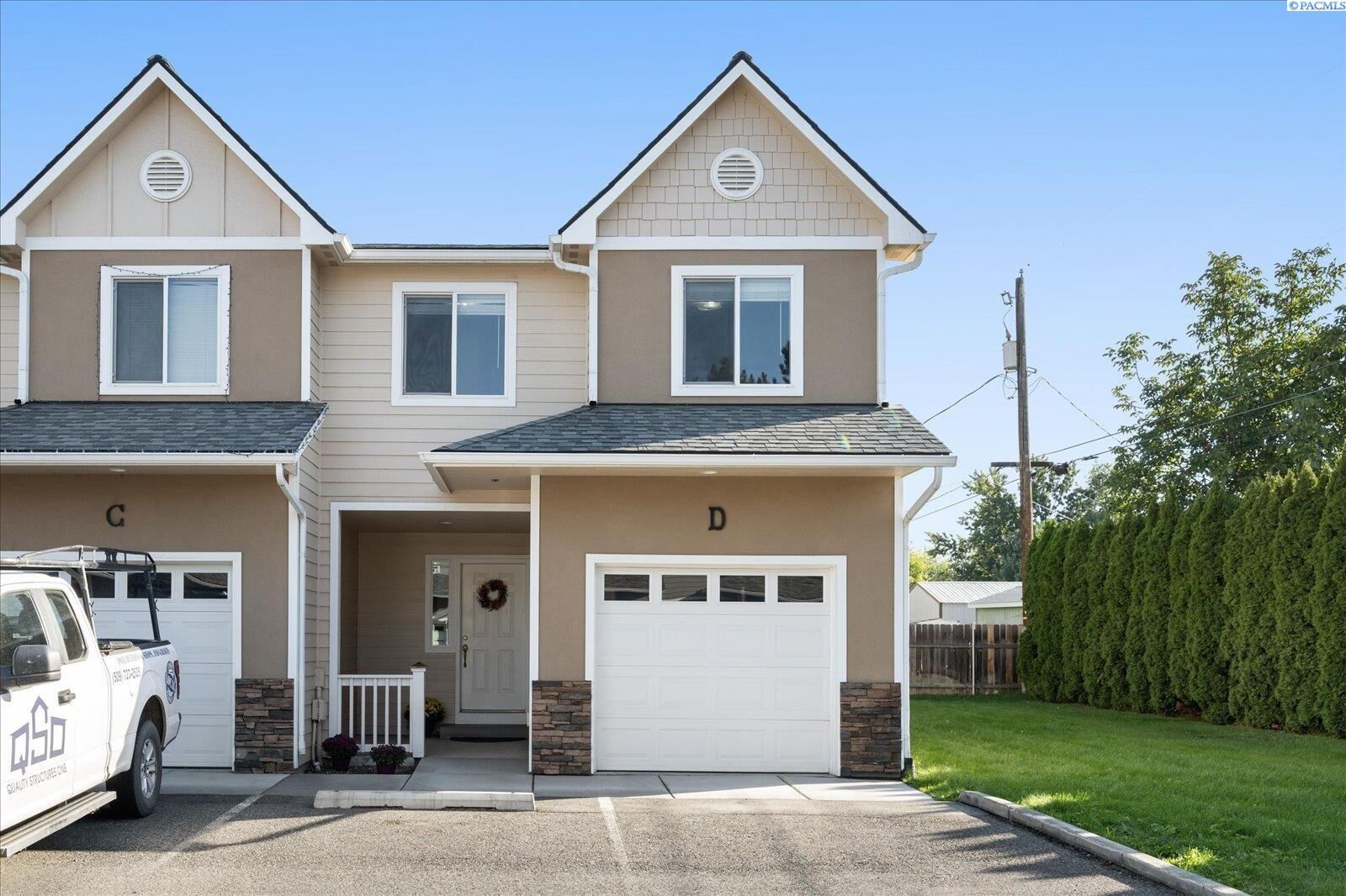 Property Photo:  100 S Dawes St , Unit D  WA 99336 